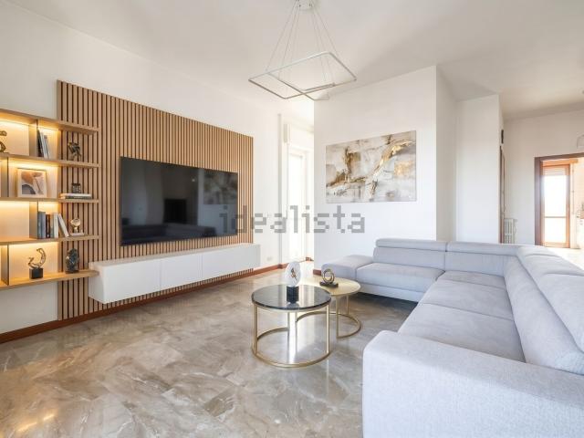 Appartamento in vendita di 140 m² in Viale Campania, 58