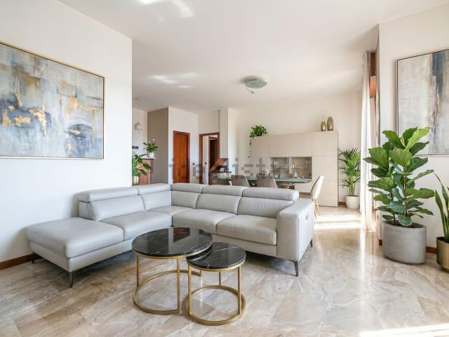 Appartamento in vendita di 140 m² in Viale Campania, 58