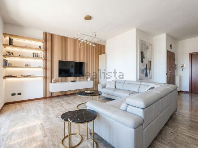 Appartamento in vendita di 140 m² in Viale Campania, 58