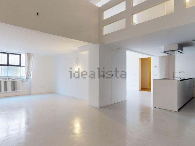 Appartamento in vendita di 140 m² in Viale Col di Lana, 12