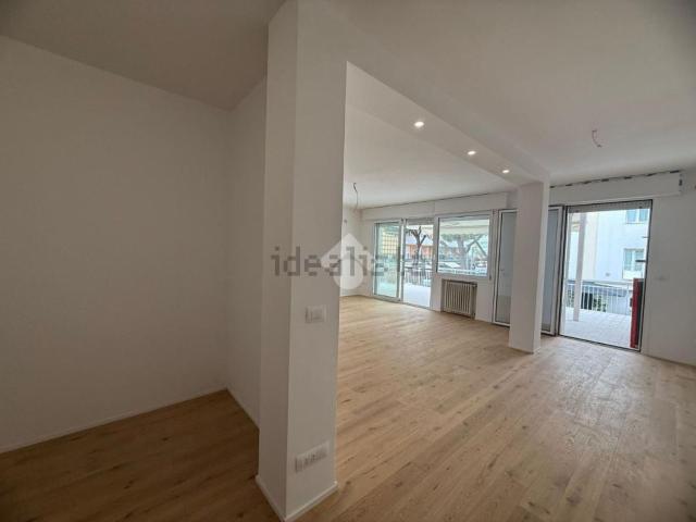 Appartamento in vendita di 140 m² in Viale Dante, 174