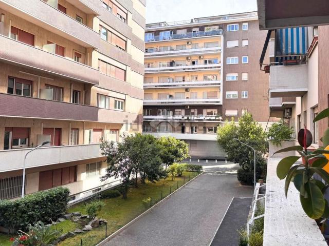 Appartamento in vendita di 140 m² in Viale degli Ammiragli, 71