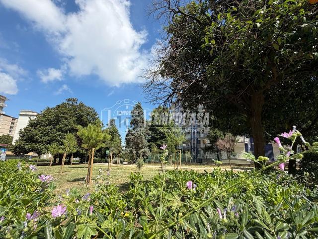 Appartamento in vendita di 140 m² in Viale dei Pini, 10