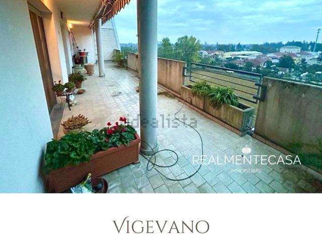 Appartamento in vendita di 140 m² in Viale Francesco Petrarca