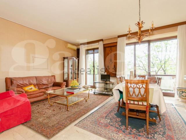 Appartamento in vendita di 140 m² in Viale Gran Sasso, 40
