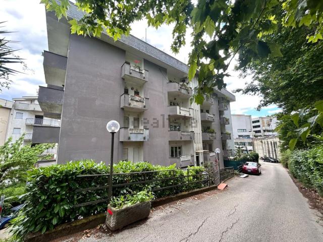 Appartamento in vendita di 140 m² in Viale Ivanoe Bonomi, 51