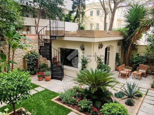 Appartamento in vendita di 140 m² in Viale Luigi Merello, 1