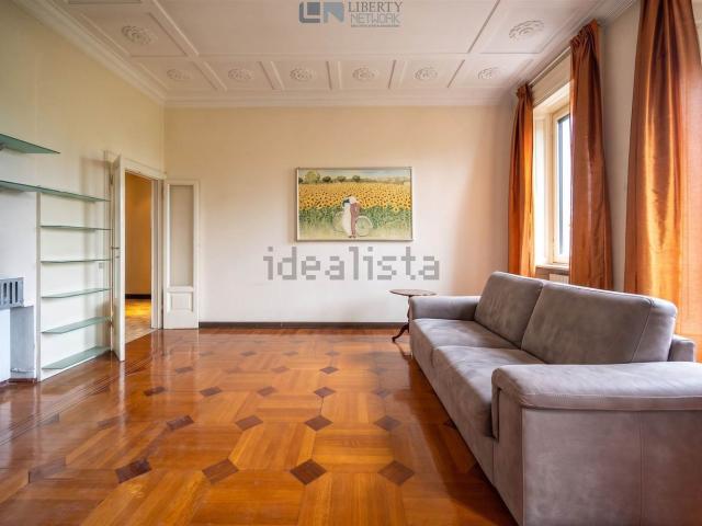 Appartamento in vendita di 140 m² in Viale Marche, 64