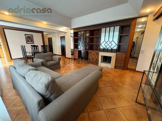 Appartamento in vendita di 140 m² in Viale Maria Ceccarini