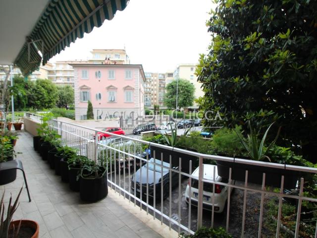 Appartamento in vendita di 140 m² in Viale Rosa del Tirreno