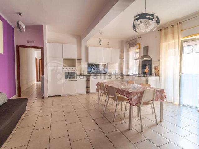 Appartamento in vendita di 140 m² in Viale Santa Panagia, 86