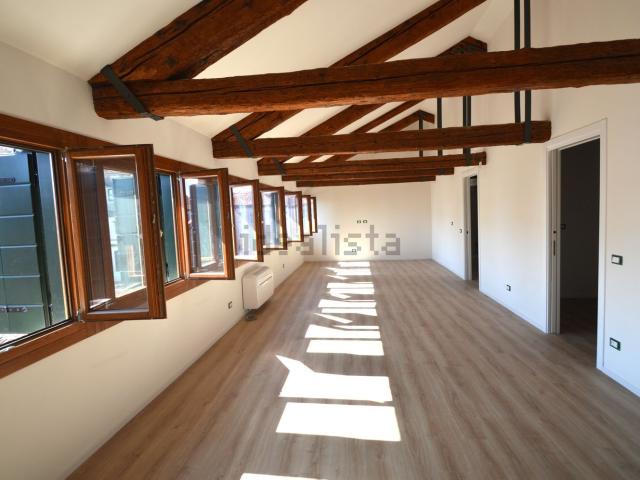 Appartamento in vendita di 140 m² in Calle a Venezia Larga Giacinto Gallina