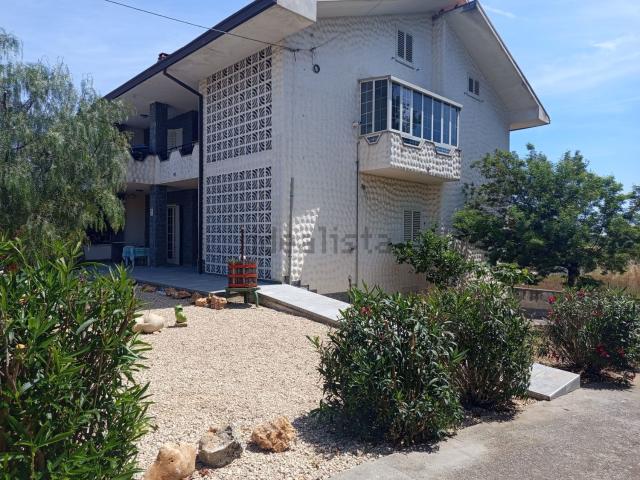 Appartamento in vendita di 140 m² in Contrada Villa Andreoli