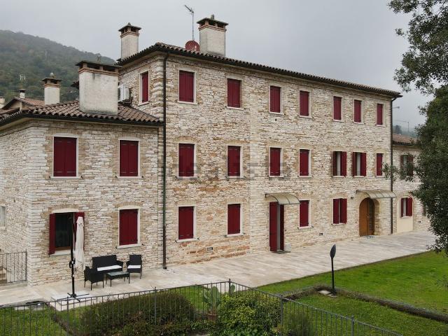 Appartamento in vendita di 140 m² in Contrada Masiere, 44