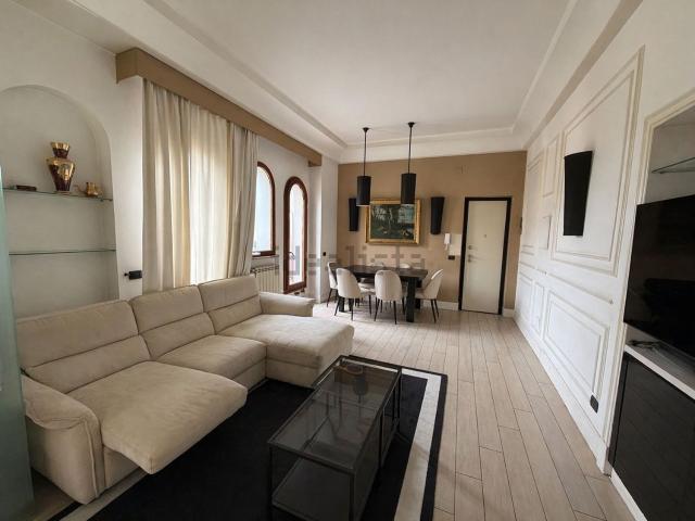 Appartamento in vendita di 140 m² in Corso Vittorio Emanuele, 122