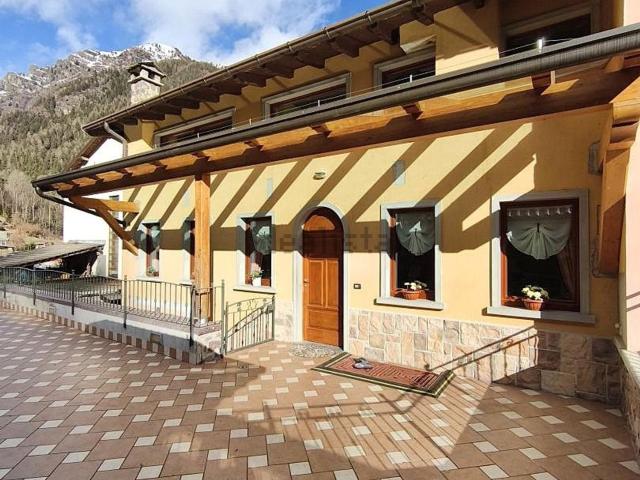 Appartamento in vendita di 140 m² in Largo Gleno, 12