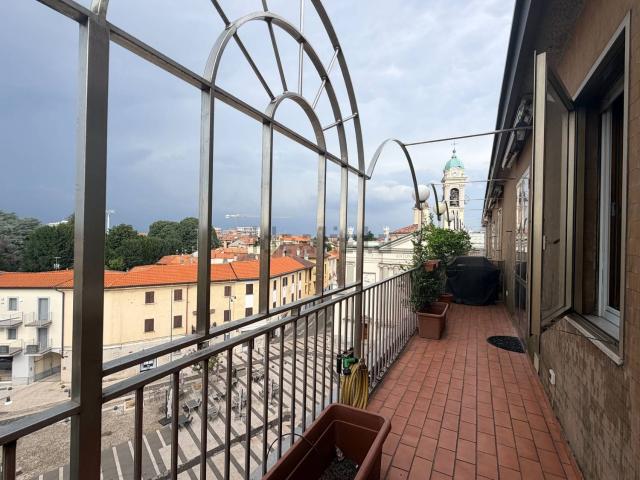 Appartamento in vendita di 140 m² in Piazza Guglielmo Marconi, 4