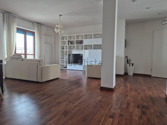 Appartamento in vendita di 140 m² in Piazza del Mercato