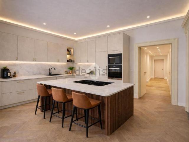 Appartamento in vendita di 140 m² in Piazza San Lorenzo, 28