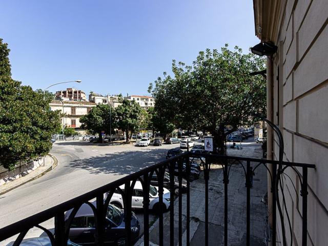 Appartamento in vendita di 140 m² in Piazza Principe di Camporeale, 78