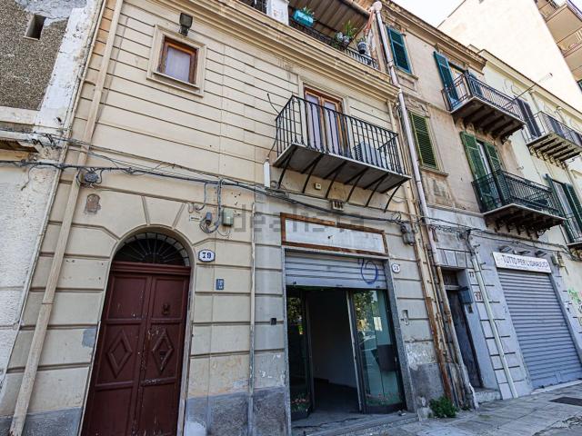 Appartamento in vendita di 140 m² in Piazza Principe di Camporeale, 78