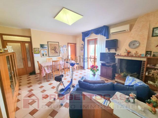 Appartamento in vendita di 140 m² in Strada Statale 4 Via Salaria