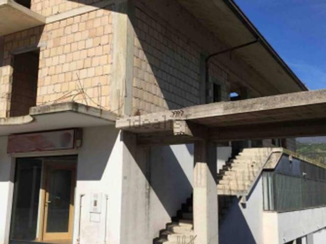 Appartamento in vendita di 140 m² in Strada Statale 5 Dir