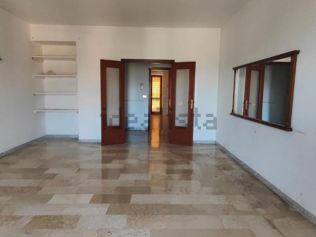 Appartamento in vendita di 140 m² in Strada Statale 19 delle Calabrie, 68