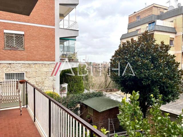 Appartamento in vendita di 141 m² in Via Cimone