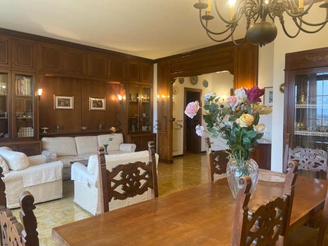 Appartamento in vendita di 141 m² in Via Antonio Gramsci, 6
