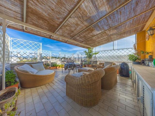 Appartamento in vendita di 141 m² in Via Baldo degli Ubaldi, 83