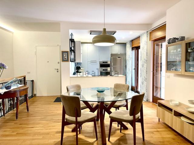 Appartamento in vendita di 141 m² in Via degli Elleni