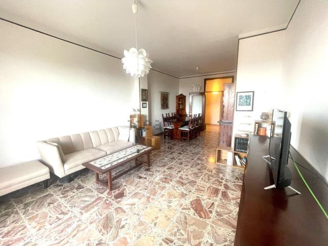 Appartamento in vendita di 141 m² in Via della Libertà