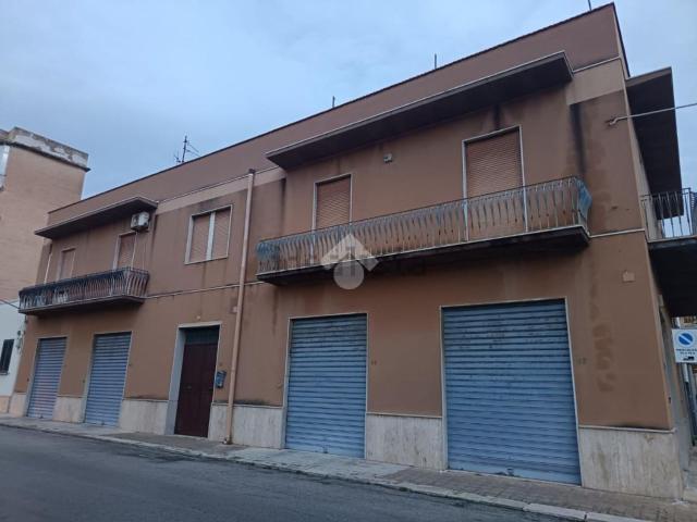 Appartamento in vendita di 141 m² in Via Due Giugno, 46