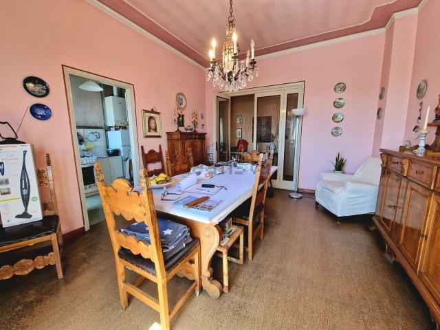 Appartamento in vendita di 141 m² in Via Enrico Dugoni