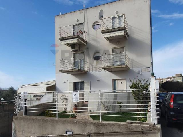 Appartamento in vendita di 141 m² in Via Francesco Spadaro