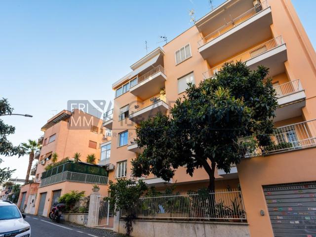 Appartamento in vendita di 141 m² in Via Monte Cristallo