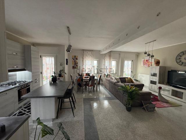 Appartamento in vendita di 141 m² in Via Mario Alicata