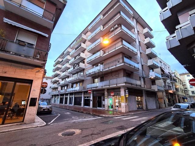 Appartamento in vendita di 141 m² in Via Neutro Spinozzi
