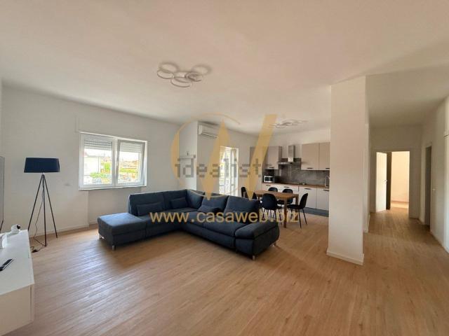 Appartamento in vendita di 141 m² in Via Salvo D&apos Acquisto, 16
