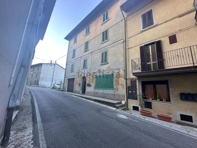 Appartamento in vendita di 141 m² in Via P. San Mattei, 11