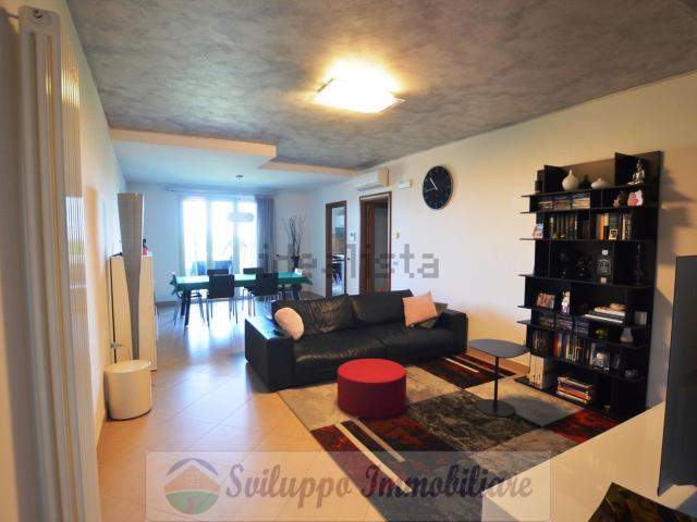 Appartamento in vendita di 141 m² in Via Roma