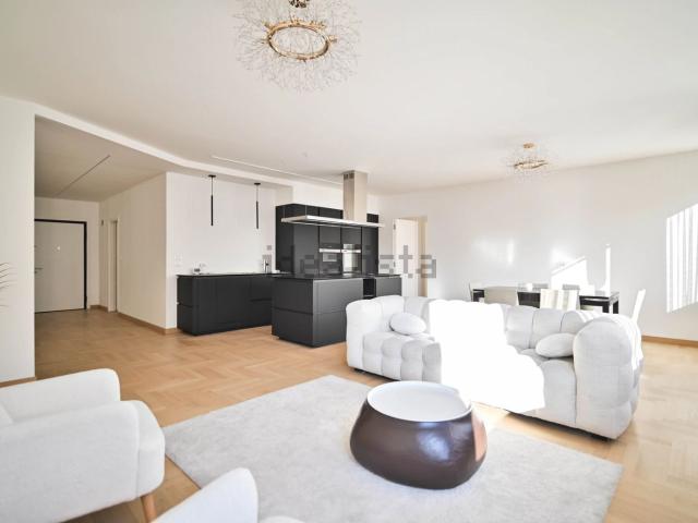 Appartamento in vendita di 141 m² in Via Roma