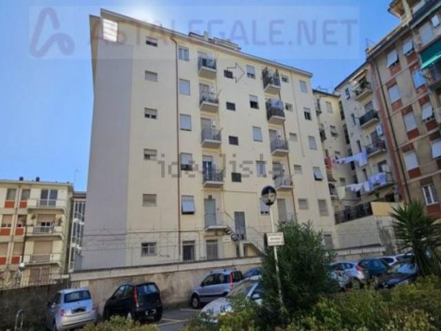 Appartamento in vendita di 141 m² in Via Ugo Foscolo