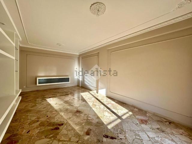Appartamento in vendita di 142 m² in Via Bione Cesare, 3