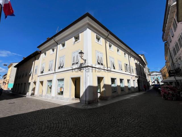 Appartamento in vendita di 142 m² in Via Giuseppe Garibaldi, 9
