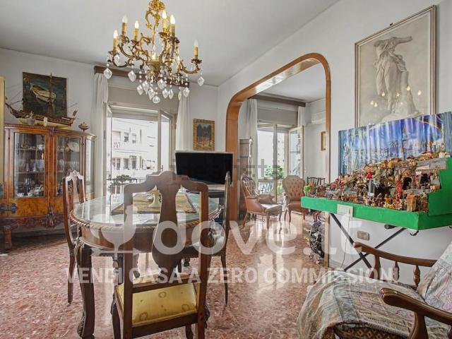 Appartamento in vendita di 142 m² in Via Domenico Fontana, 126