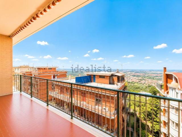 Appartamento in vendita di 142 m² in Via di Villa Braschi, 15