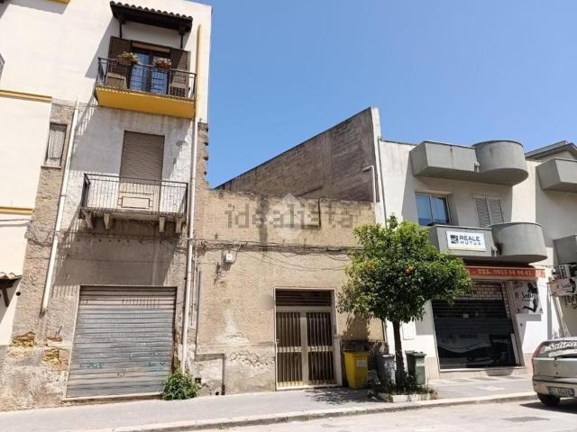 Appartamento in vendita di 142 m² in Via Pier Santi Mattarella, 42