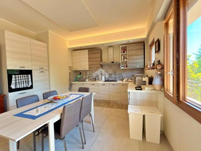 Appartamento in vendita di 142 m² in Via Roma
